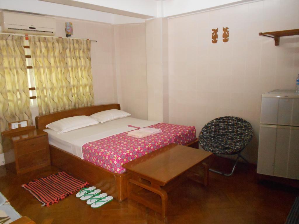 Chan Myae Guesthouse Γιανγκόν Εξωτερικό φωτογραφία