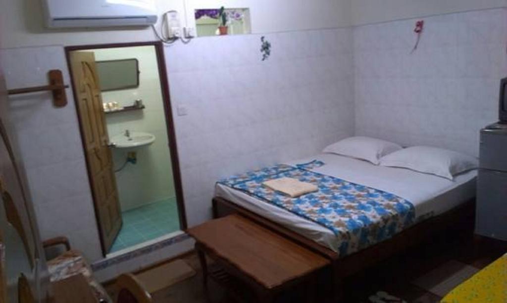 Chan Myae Guesthouse Γιανγκόν Δωμάτιο φωτογραφία