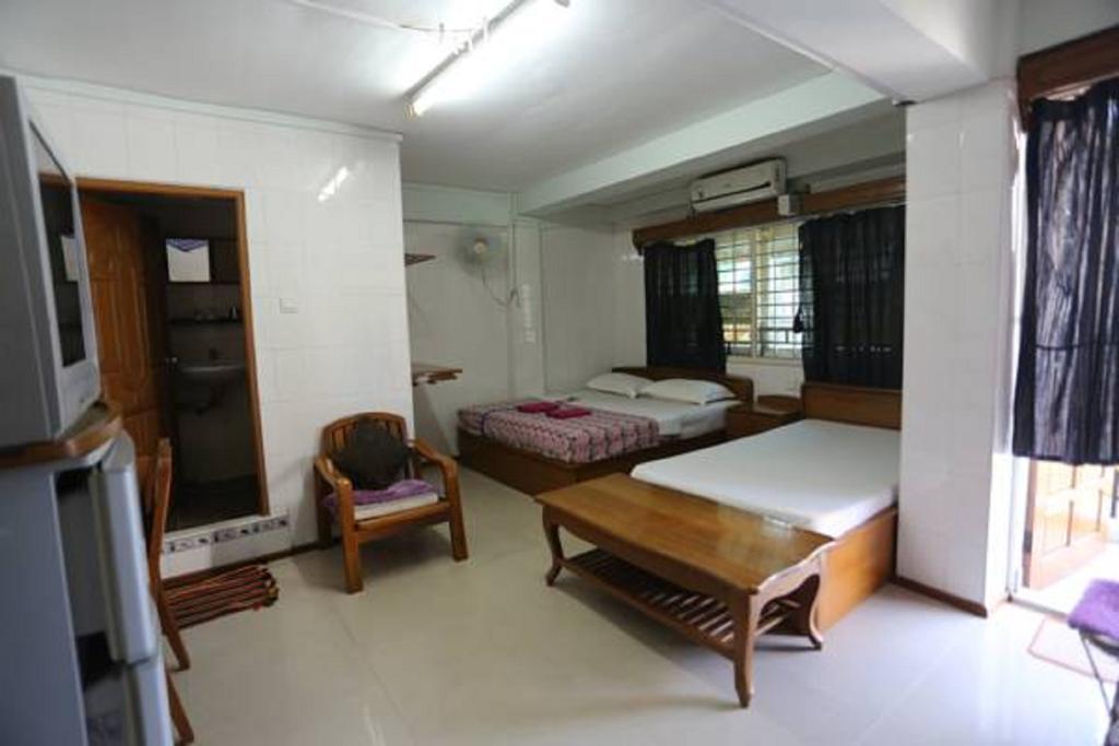 Chan Myae Guesthouse Γιανγκόν Εξωτερικό φωτογραφία