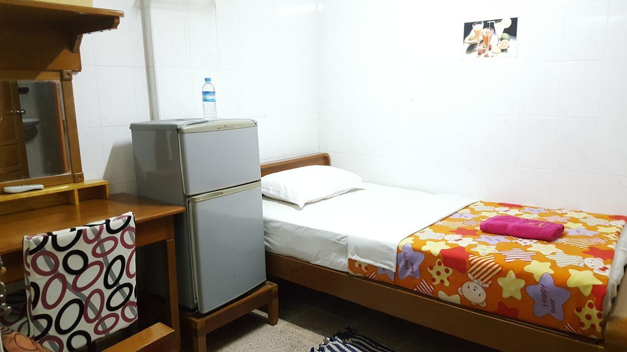 Chan Myae Guesthouse Γιανγκόν Εξωτερικό φωτογραφία