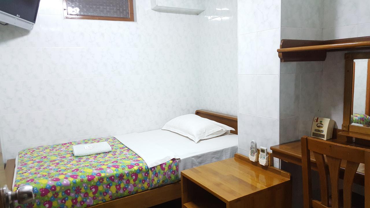 Chan Myae Guesthouse Γιανγκόν Εξωτερικό φωτογραφία