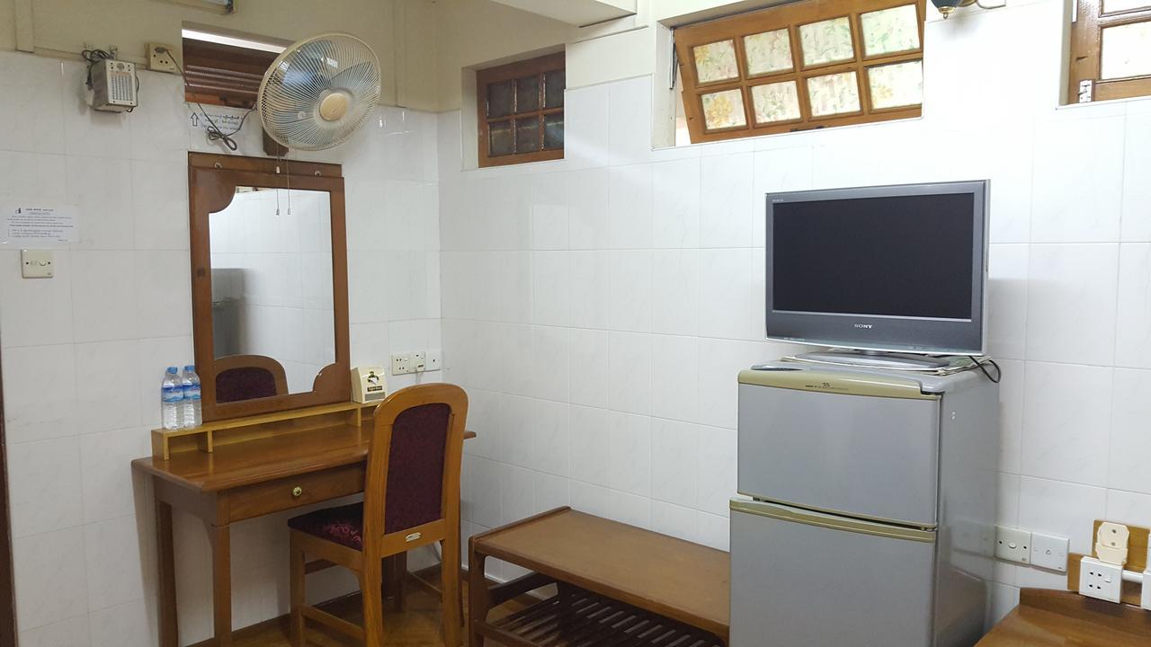 Chan Myae Guesthouse Γιανγκόν Εξωτερικό φωτογραφία