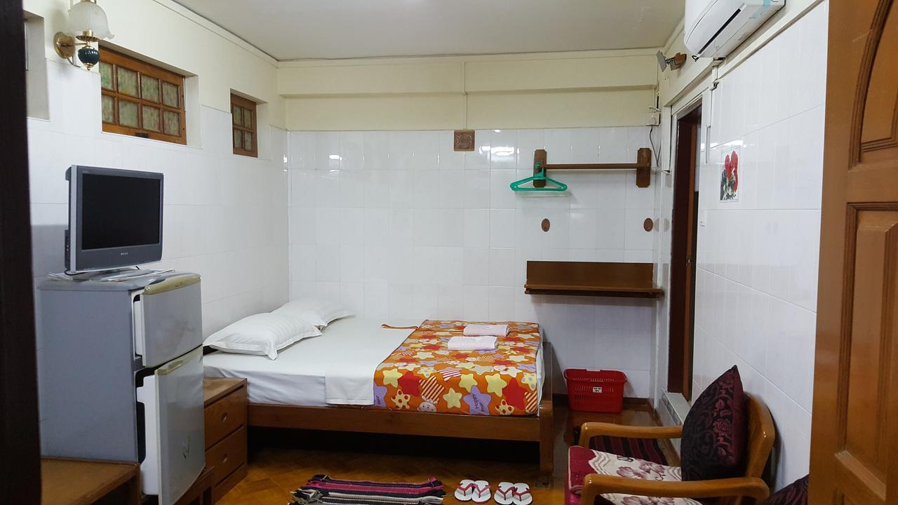 Chan Myae Guesthouse Γιανγκόν Εξωτερικό φωτογραφία