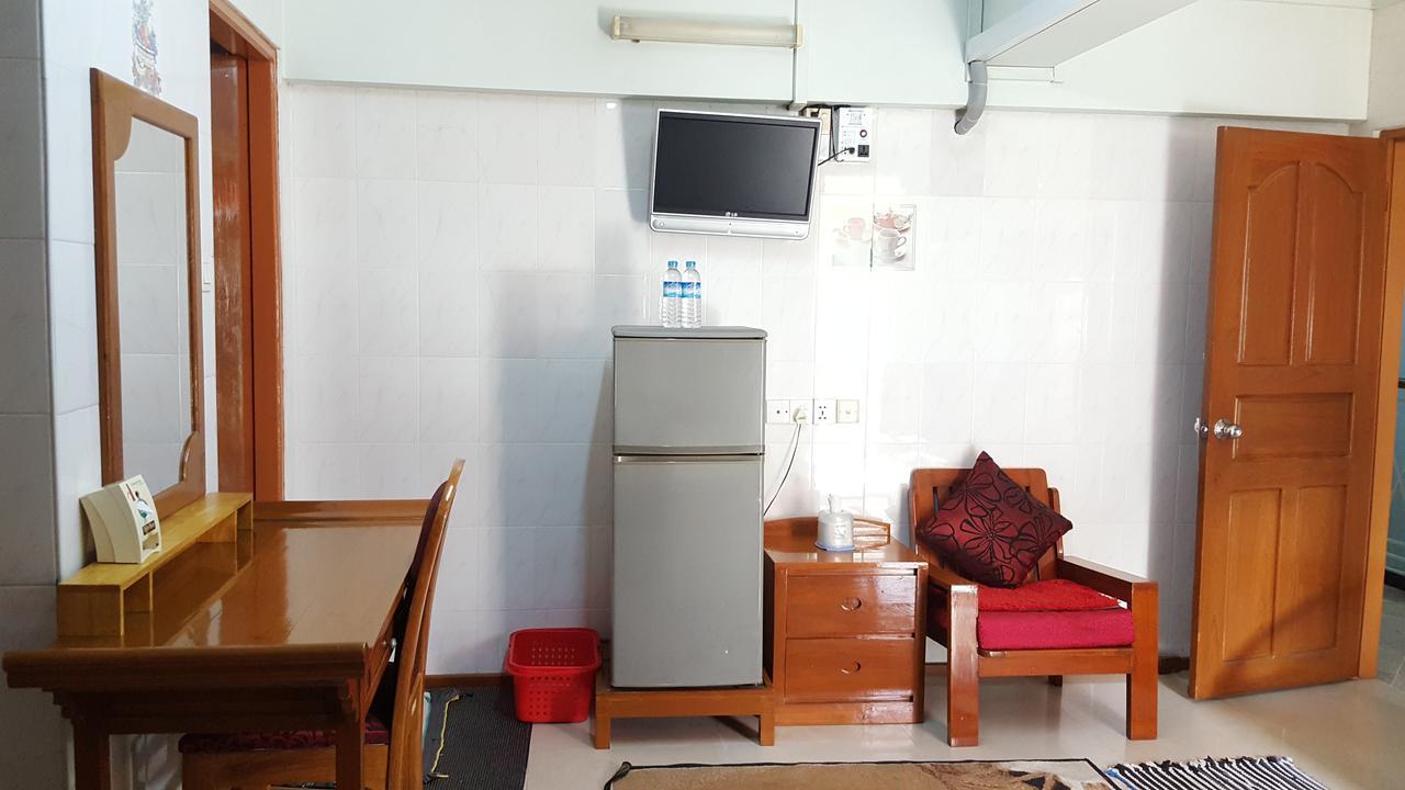 Chan Myae Guesthouse Γιανγκόν Εξωτερικό φωτογραφία