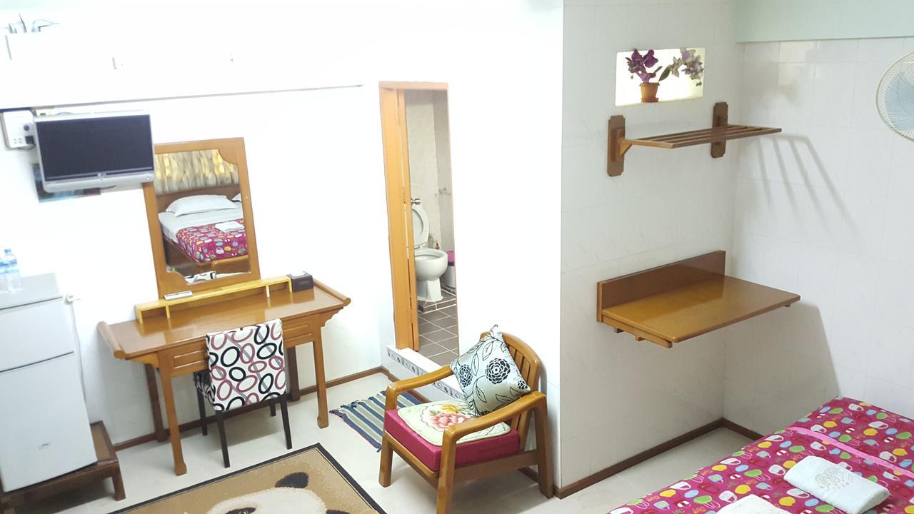 Chan Myae Guesthouse Γιανγκόν Εξωτερικό φωτογραφία