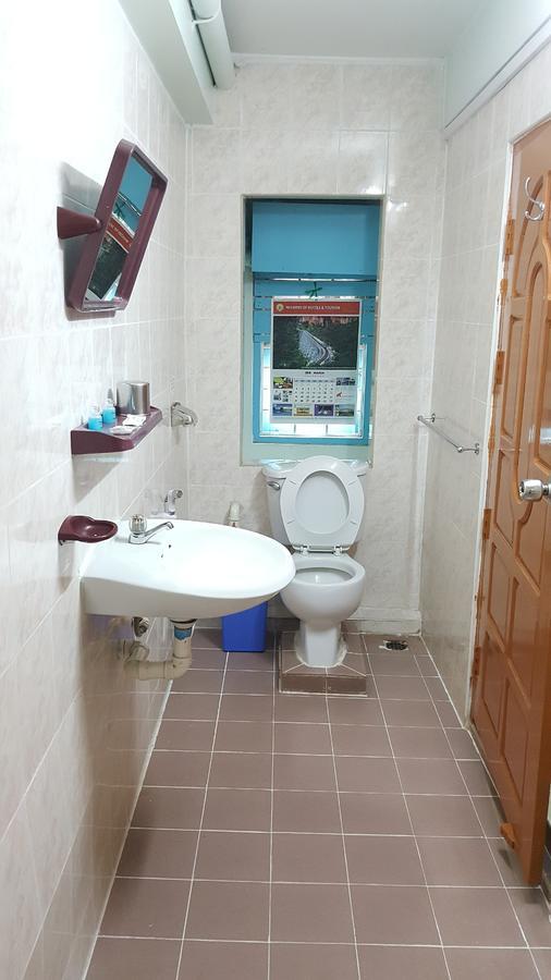 Chan Myae Guesthouse Γιανγκόν Εξωτερικό φωτογραφία