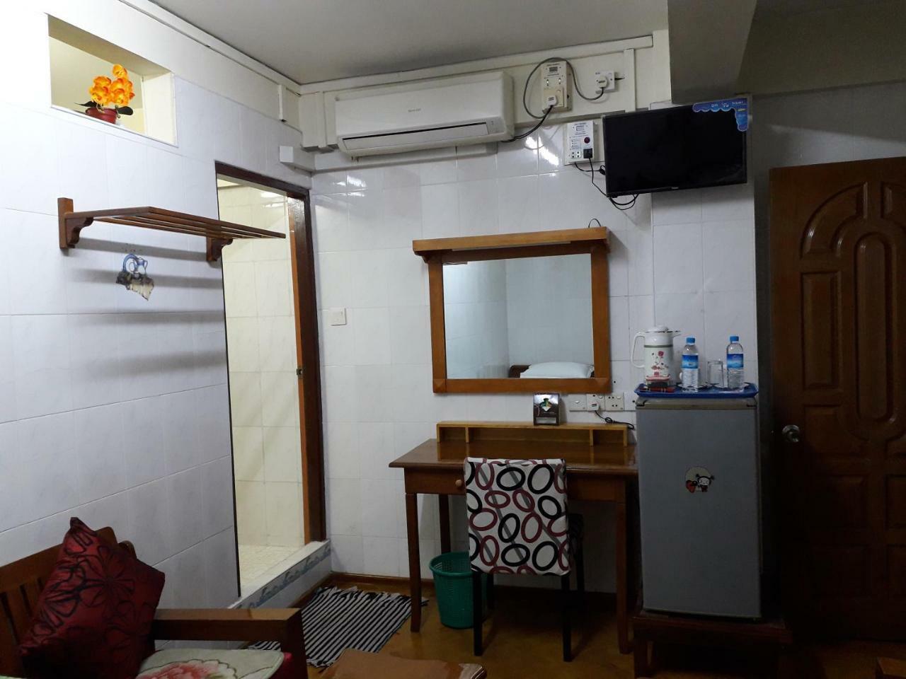 Chan Myae Guesthouse Γιανγκόν Εξωτερικό φωτογραφία