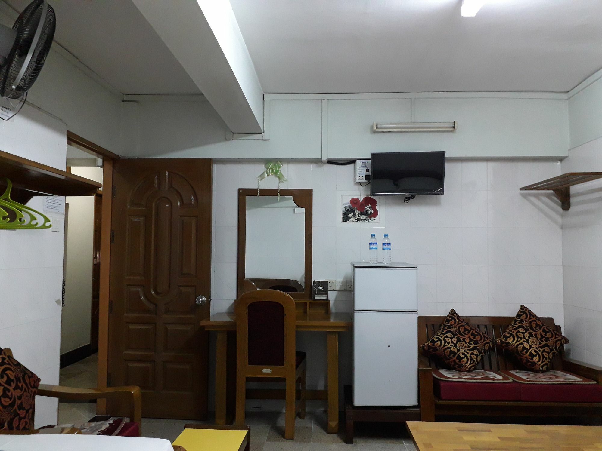 Chan Myae Guesthouse Γιανγκόν Εξωτερικό φωτογραφία